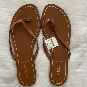 BNWT J. Crew Leather flip flops in tan.